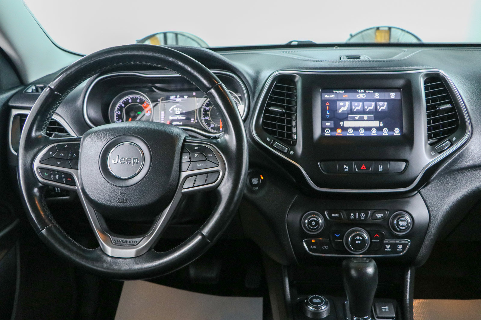 Used 2021 Jeep Cherokee Latitude Lux AWD/4WD image 17