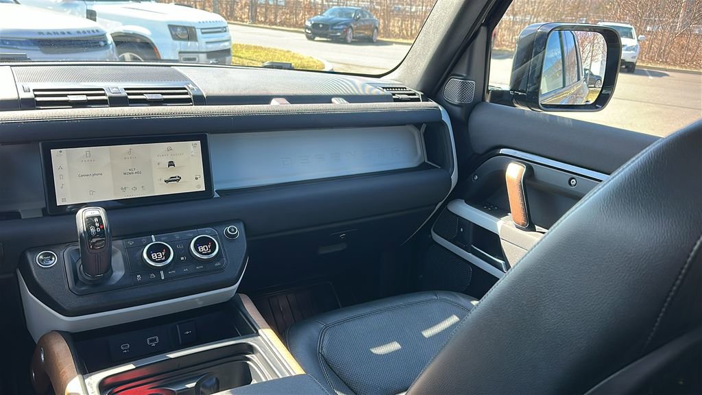 Certified 2023 Land Rover Defender 110 SE AWD/4WD image 23