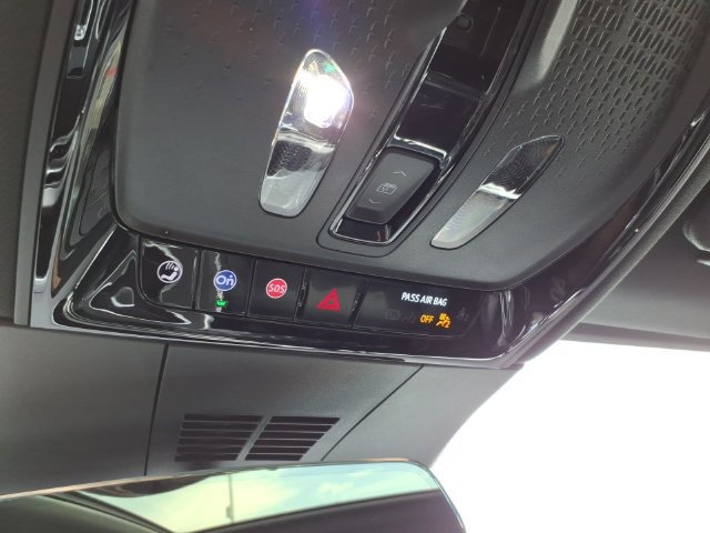 Used 2025 Cadillac Lyriq Luxury AWD/4WD image 33