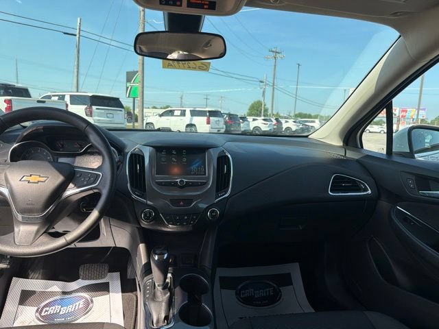 Used 2017 Chevrolet Cruze LT FWD image 23