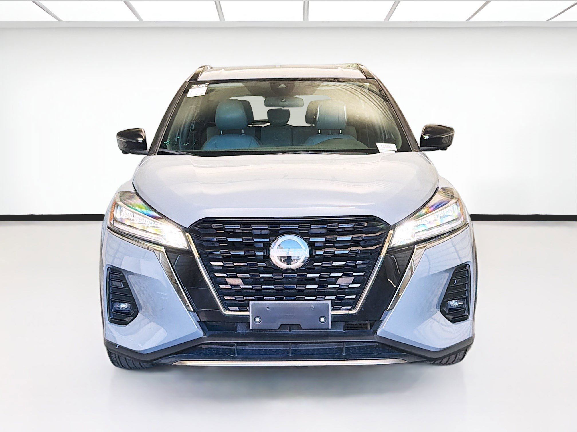 Used 2023 Nissan Kicks SR w/ SR Premium Package FWD image 2
