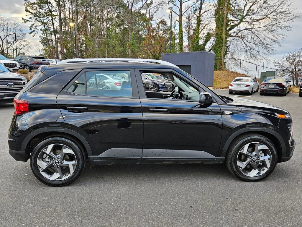 Used 2025 Hyundai Venue SEL image 8