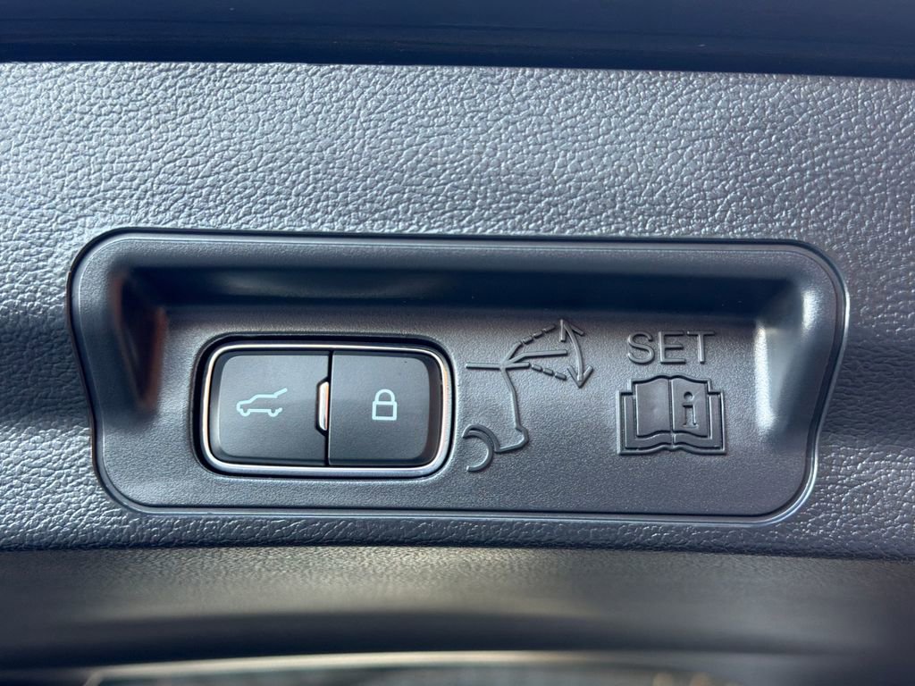 Used 2025 Ford Explorer Active image 41