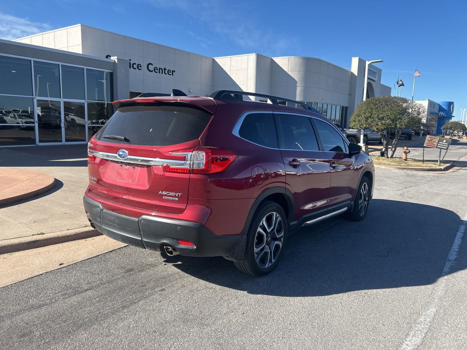 Used 2024 Subaru Ascent Limited w/ Technology Package image 5