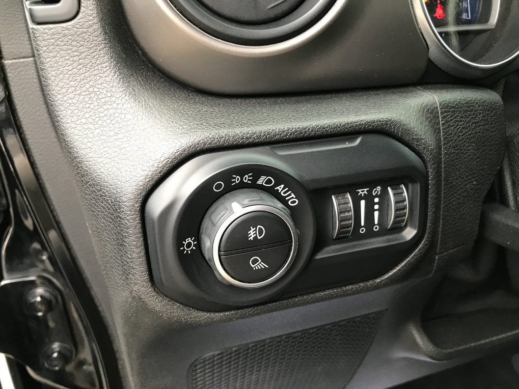 Used 2020 Jeep Gladiator Sport w/ Quick Order Package 24S AWD/4WD image 12