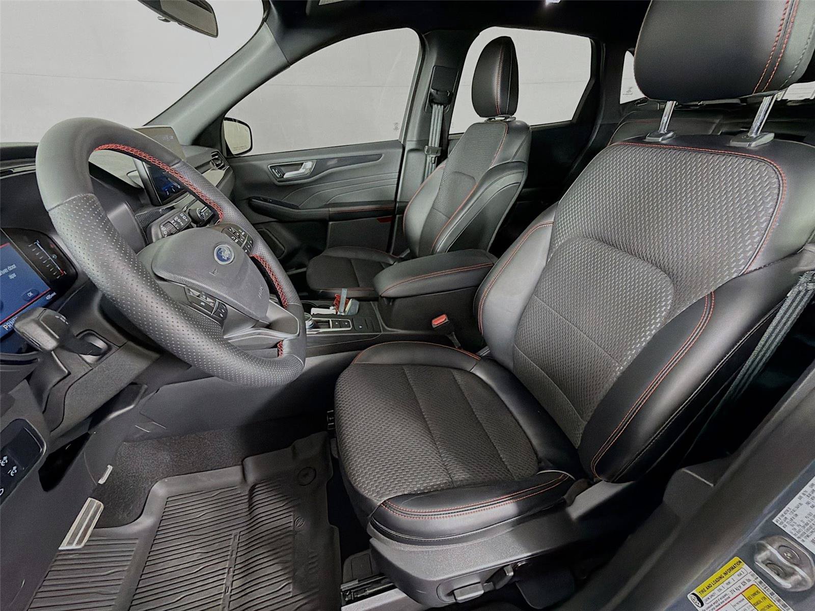 Used 2024 Ford Escape ST-Line Select AWD/4WD image 2