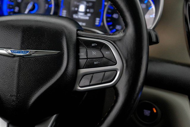 Used 2019 Chrysler Pacifica Touring-L FWD image 18