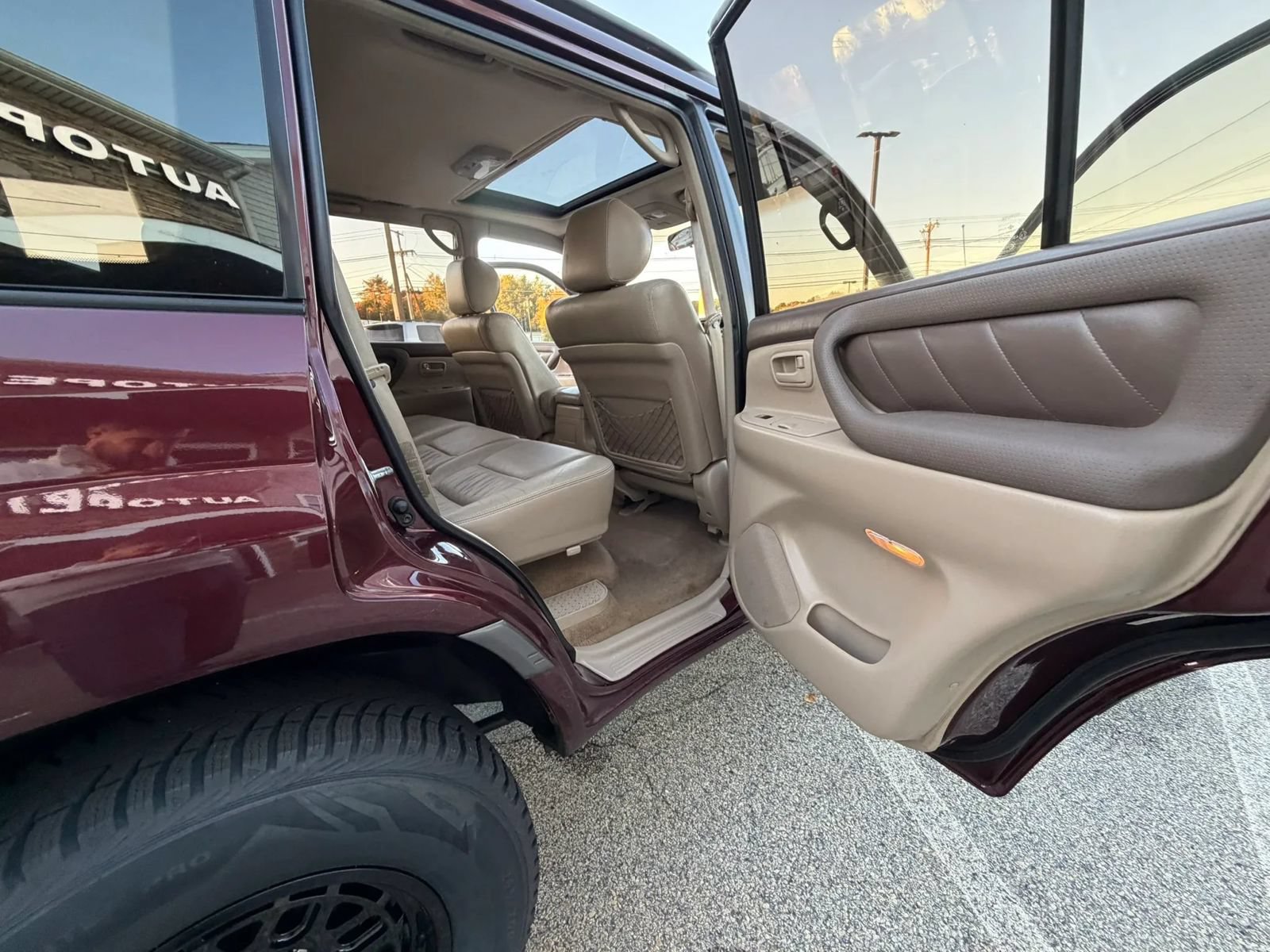 Used 2000 Toyota Land Cruiser w/ Convenience Pkg AWD/4WD image 28
