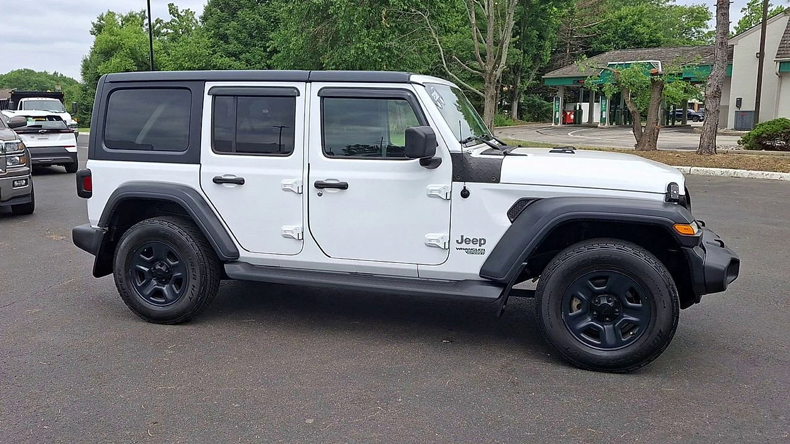Used 2018 Jeep Wrangler Unlimited Sport AWD/4WD image 4