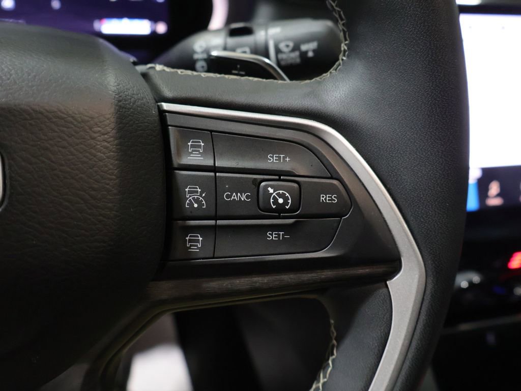 Certified 2023 Jeep Grand Cherokee Limited w/ Black Appearance Package image 35