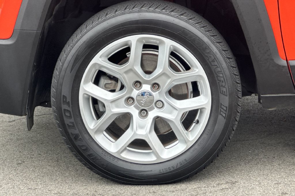 Used 2015 Jeep Renegade Latitude w/ Cold Weather Group II AWD/4WD image 33