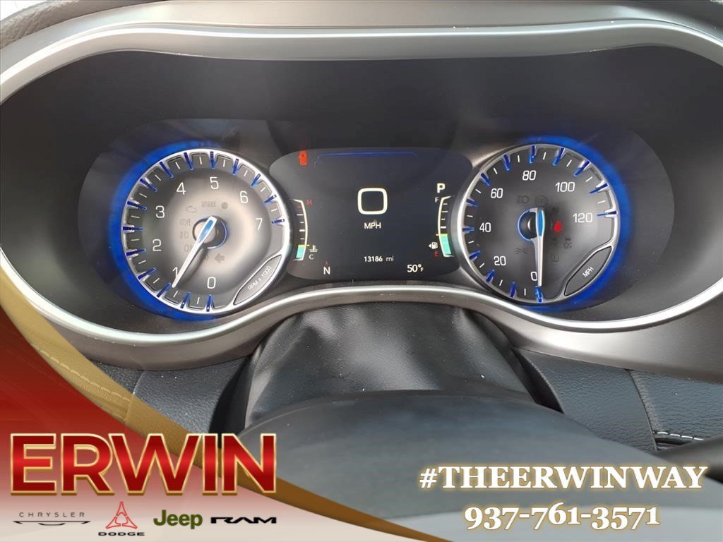 Used 2024 Chrysler Pacifica Touring-L FWD image 16