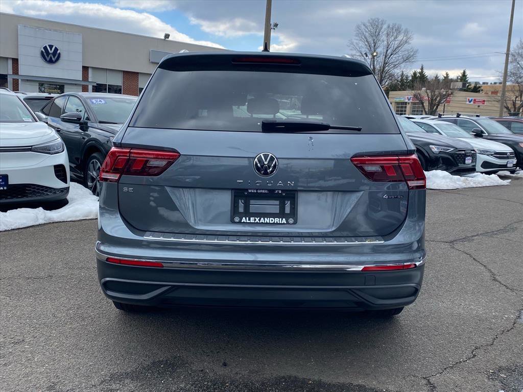 Certified 2023 Volkswagen Tiguan SE w/ Panoramic Sunroof Package image 3