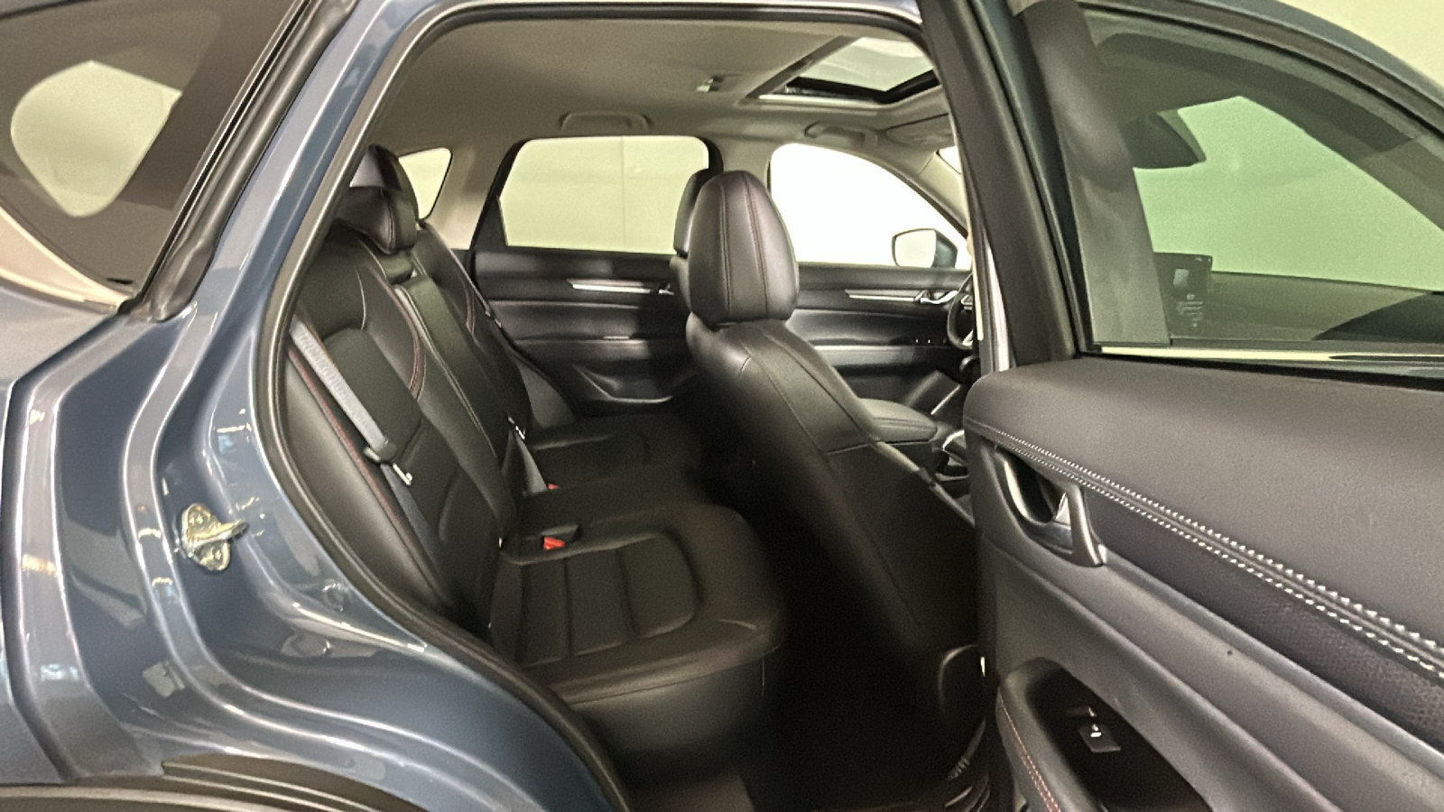 Used 2025 MAZDA CX-5 Carbon Edition AWD/4WD image 34