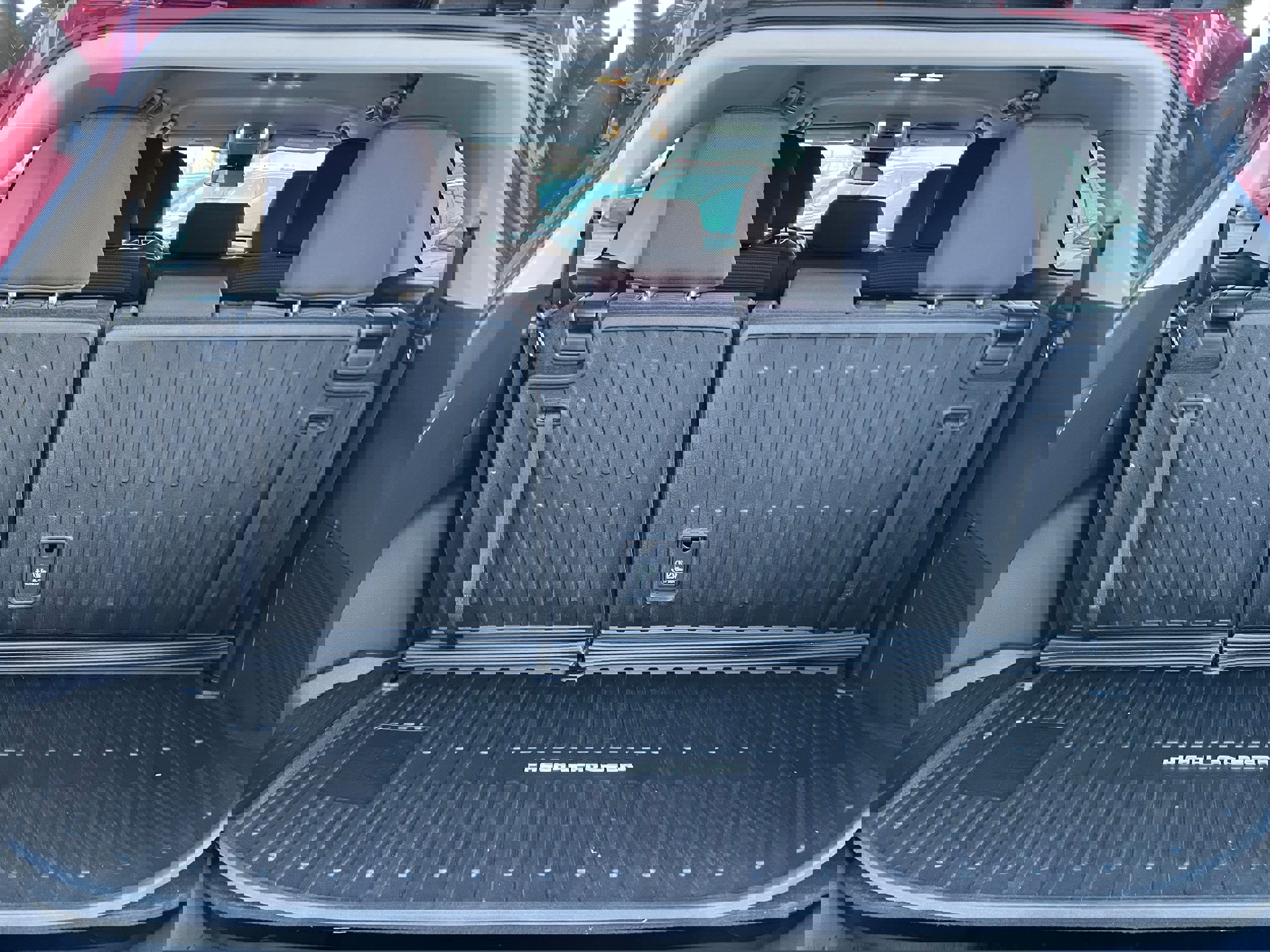 Used 2020 Toyota Highlander LE image 11