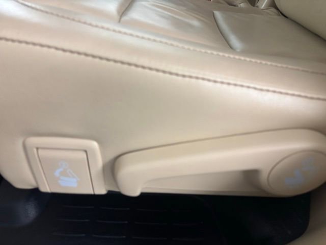 Used 2016 Toyota Highlander XLE AWD/4WD image 14