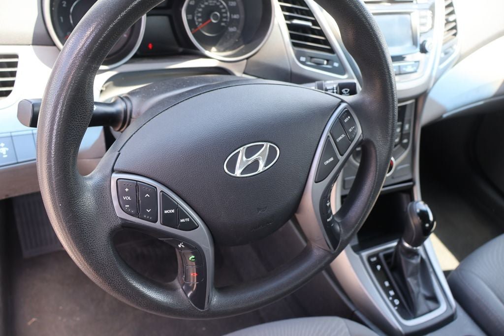 Used 2015 Hyundai Elantra SE w/ Option Group 02 FWD image 16