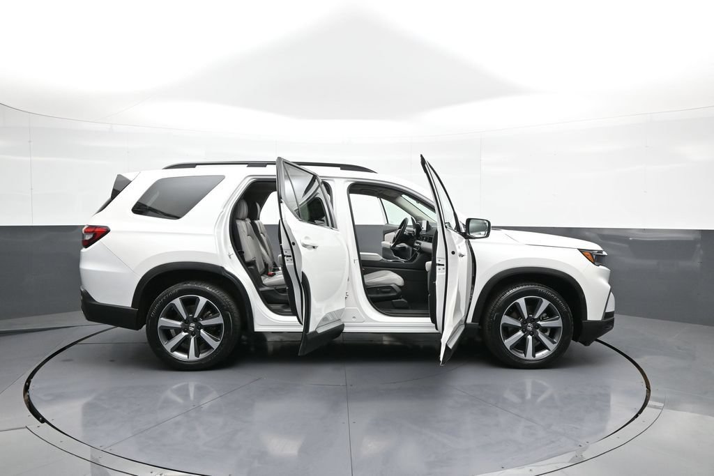 Certified 2024 Honda Pilot Touring image 46