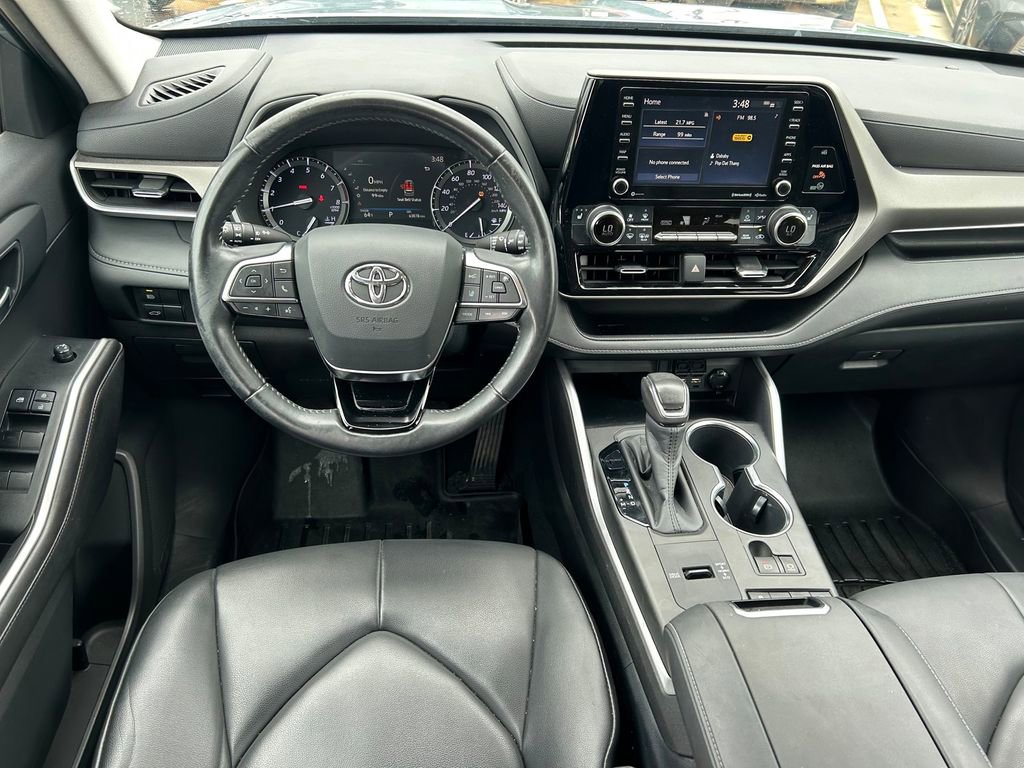 Used 2020 Toyota Highlander XLE FWD image 19