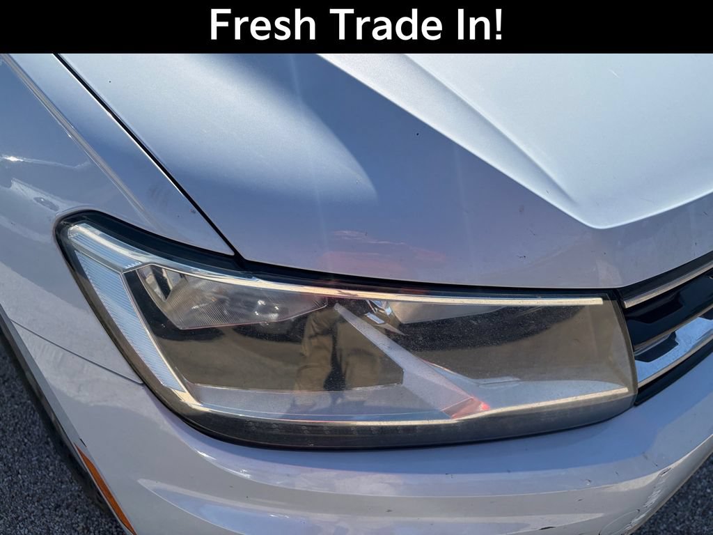 Used 2018 Volkswagen Tiguan SEL FWD image 5