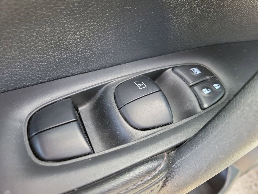 Used 2020 Nissan Rogue FWD image 15