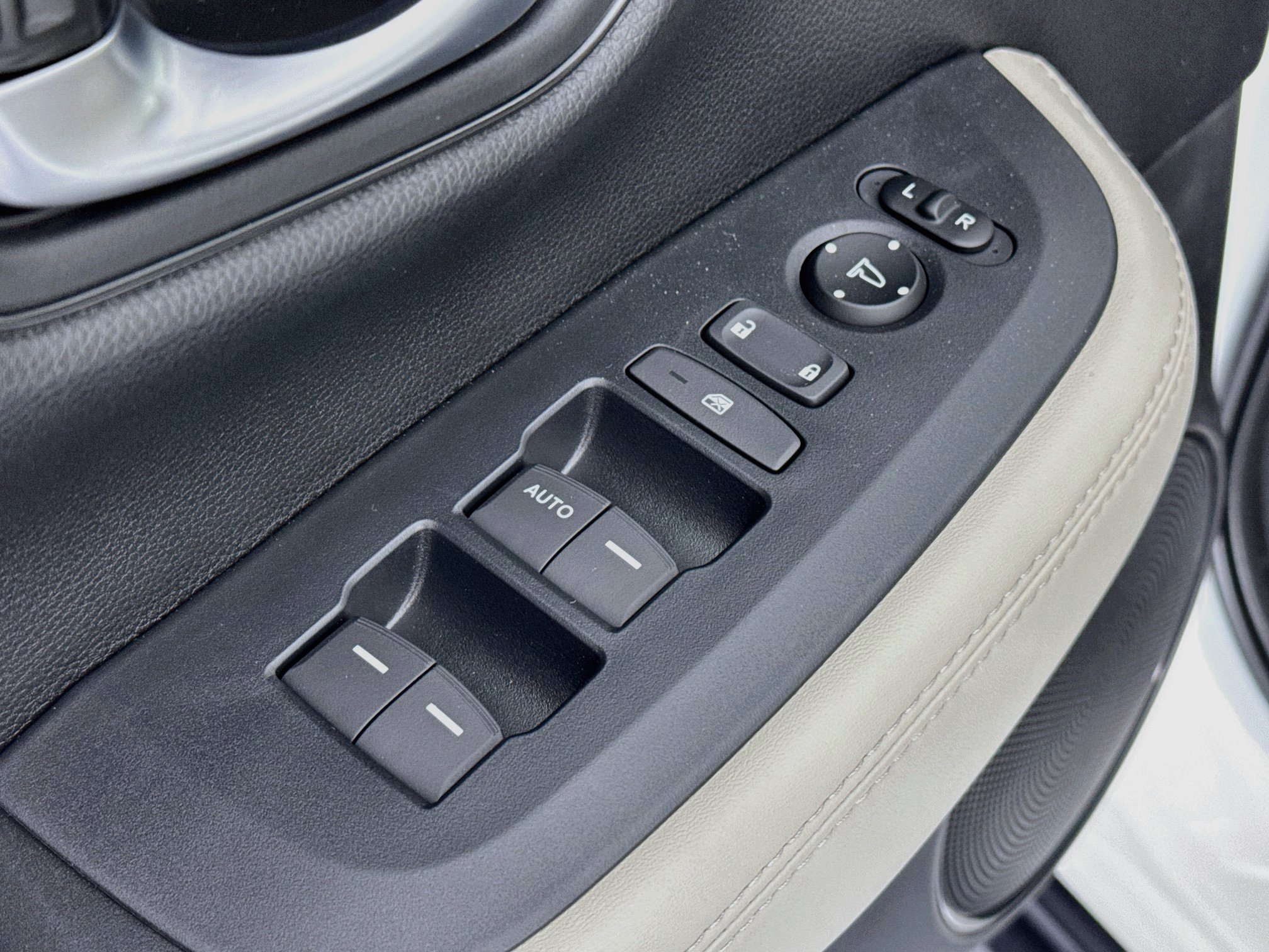 New 2027 Honda HR-V LX image 17
