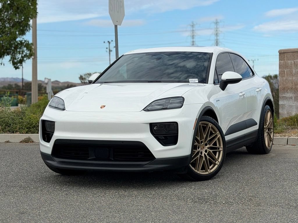 Used 2024 Porsche Macan 4 Electric AWD/4WD image 2