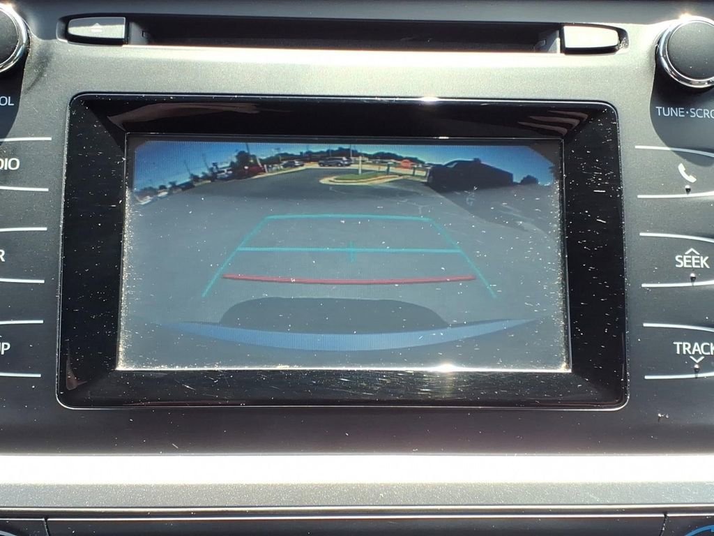 Used 2019 Toyota Highlander LE AWD/4WD image 12