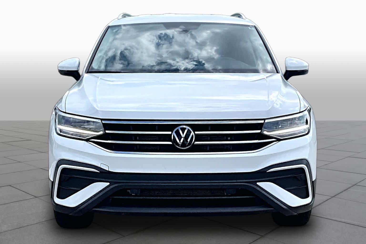 Used 2024 Volkswagen Tiguan SE FWD image 4