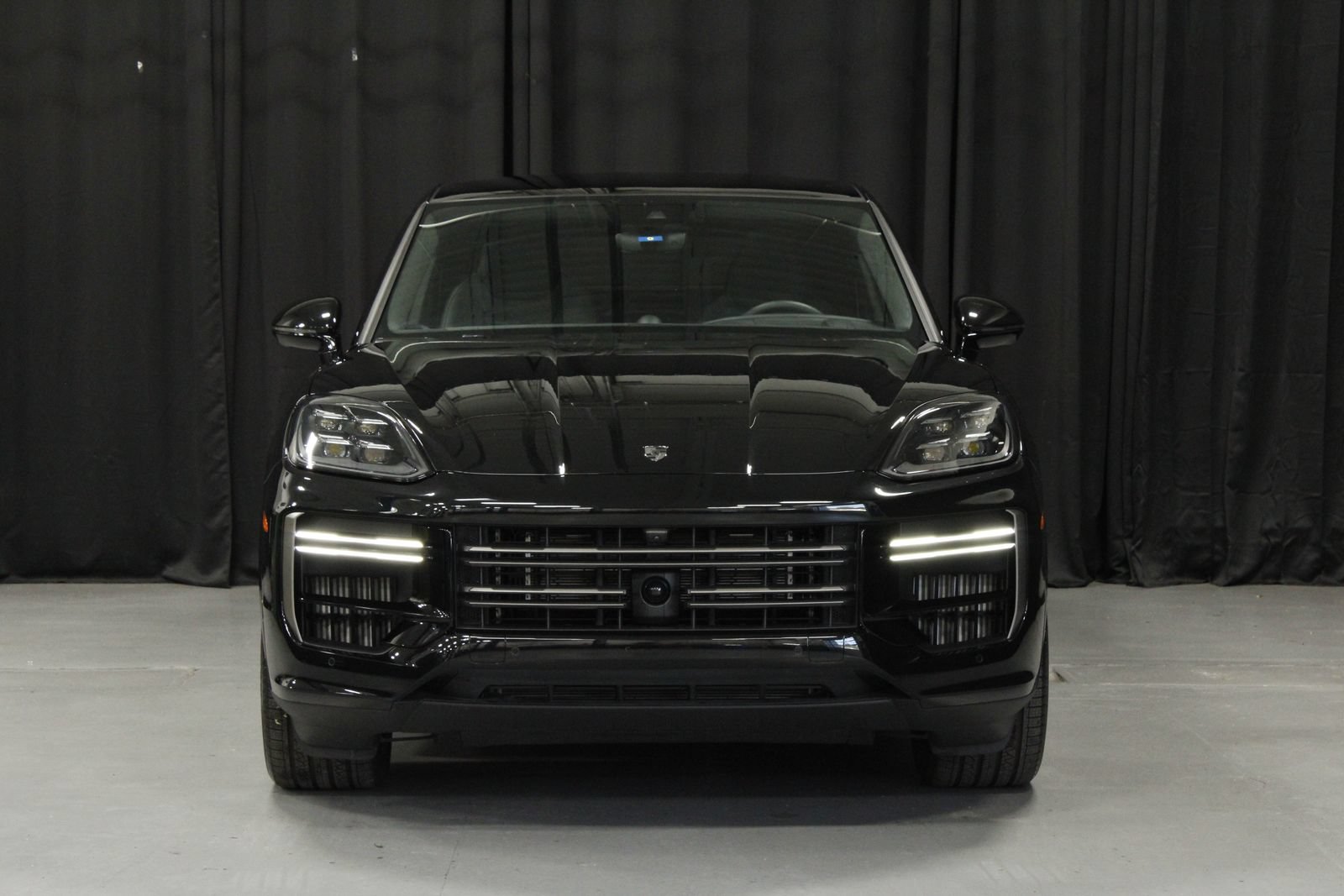 Certified 2025 Porsche Cayenne Turbo w/ Premium Package Plus AWD/4WD image 8
