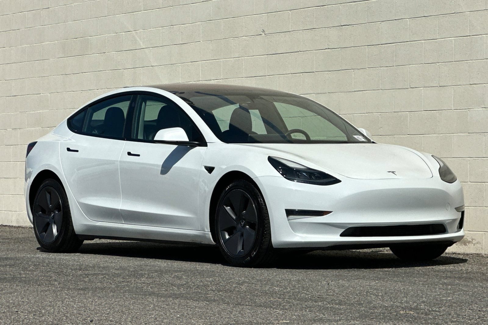 Used 2023 Tesla Model 3 Standard Range RWD image 2
