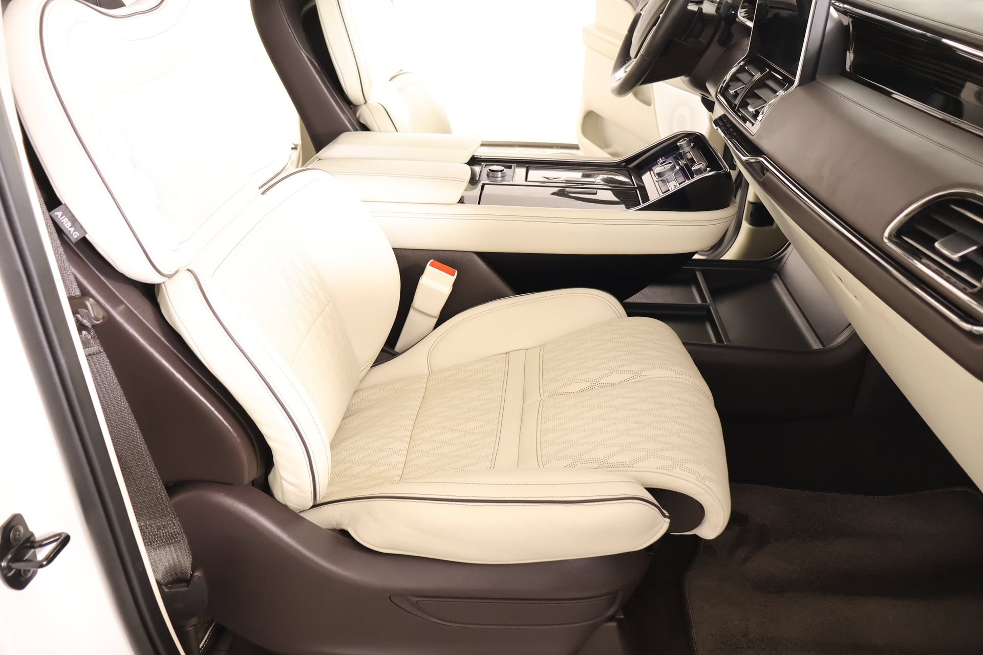 Used 2024 Lincoln Navigator Black Label AWD/4WD image 15