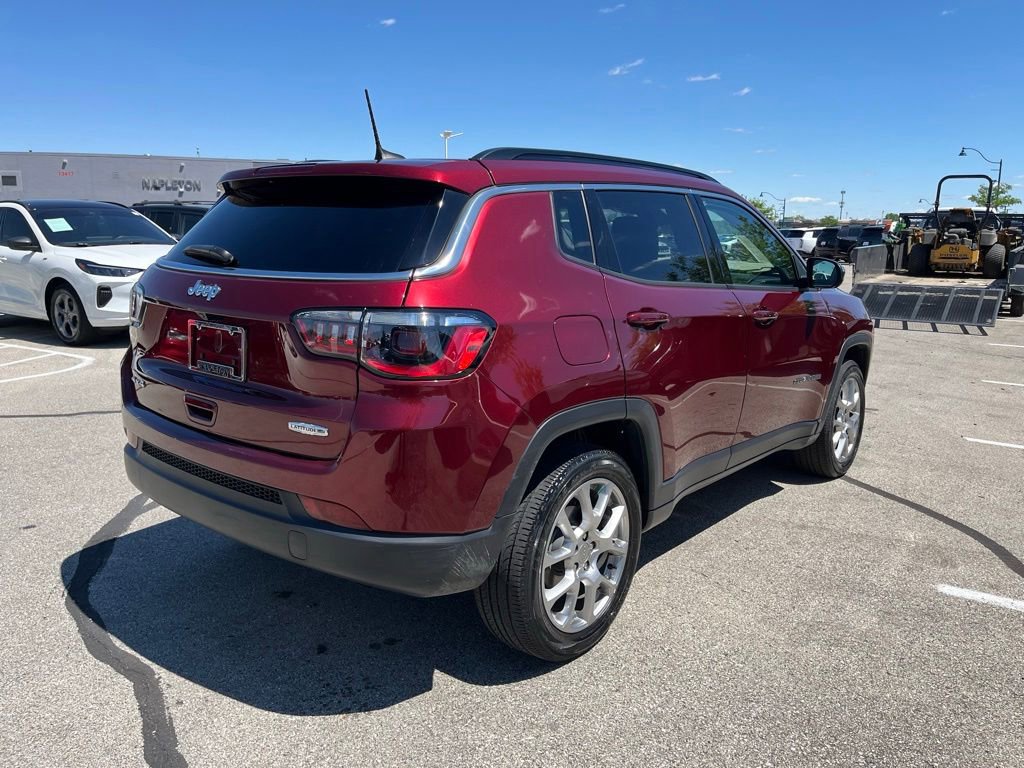Used 2022 Jeep Compass Latitude w/ Sun and Sound Group AWD/4WD image 7