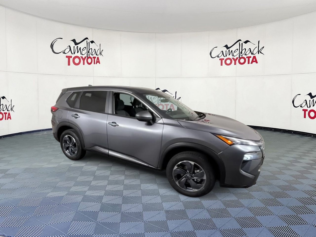 Used 2025 Nissan Rogue SV FWD image 2