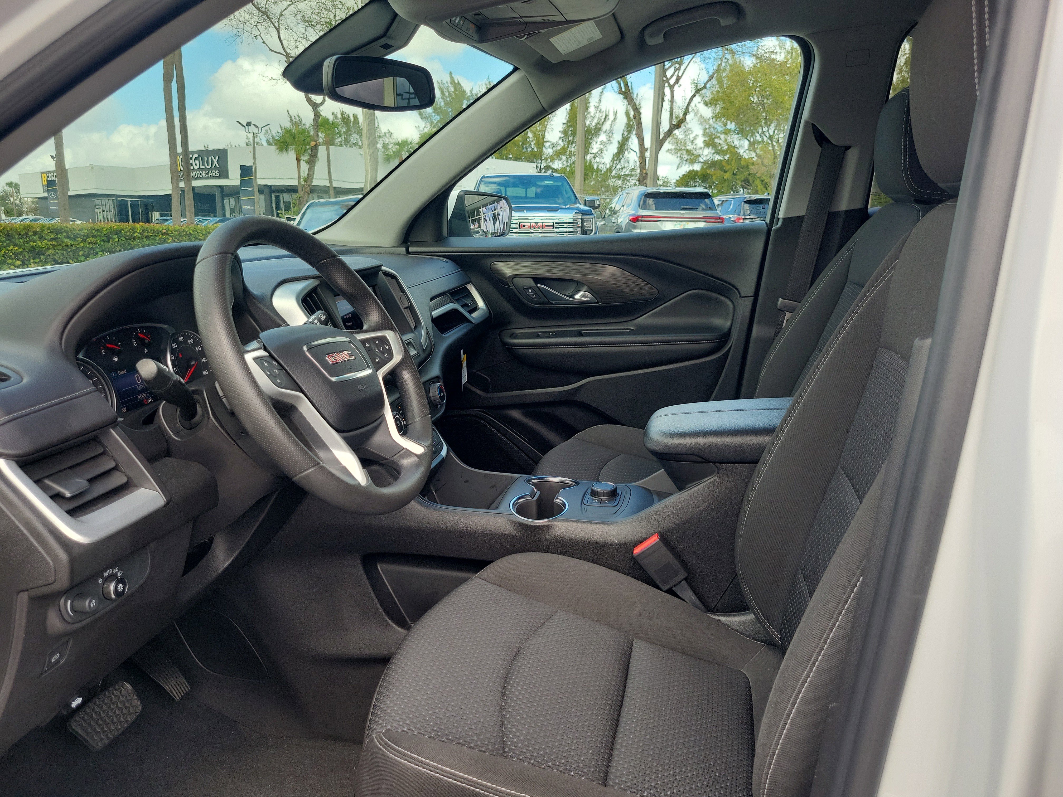 Used 2023 GMC Terrain SLE image 9