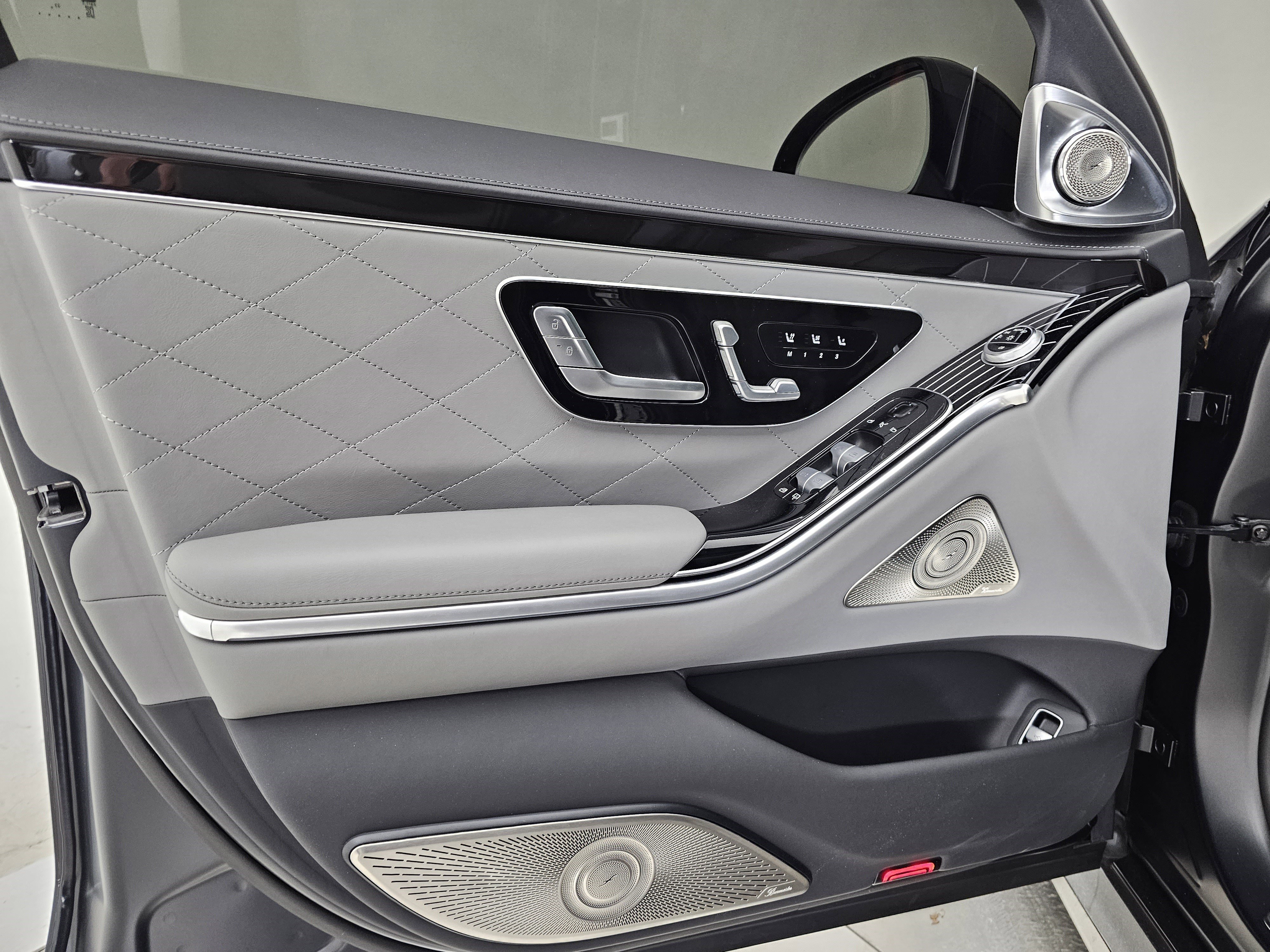 Certified 2024 Mercedes-Benz S 500 4MATIC image 11