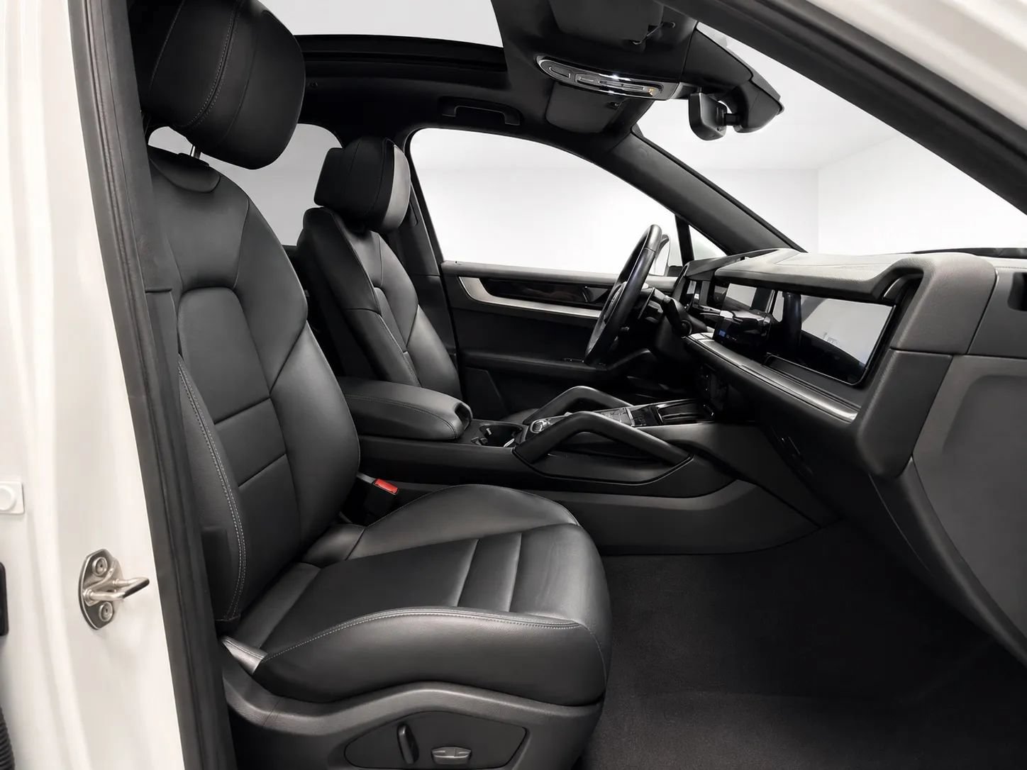 Used 2024 Porsche Cayenne S AWD/4WD image 26