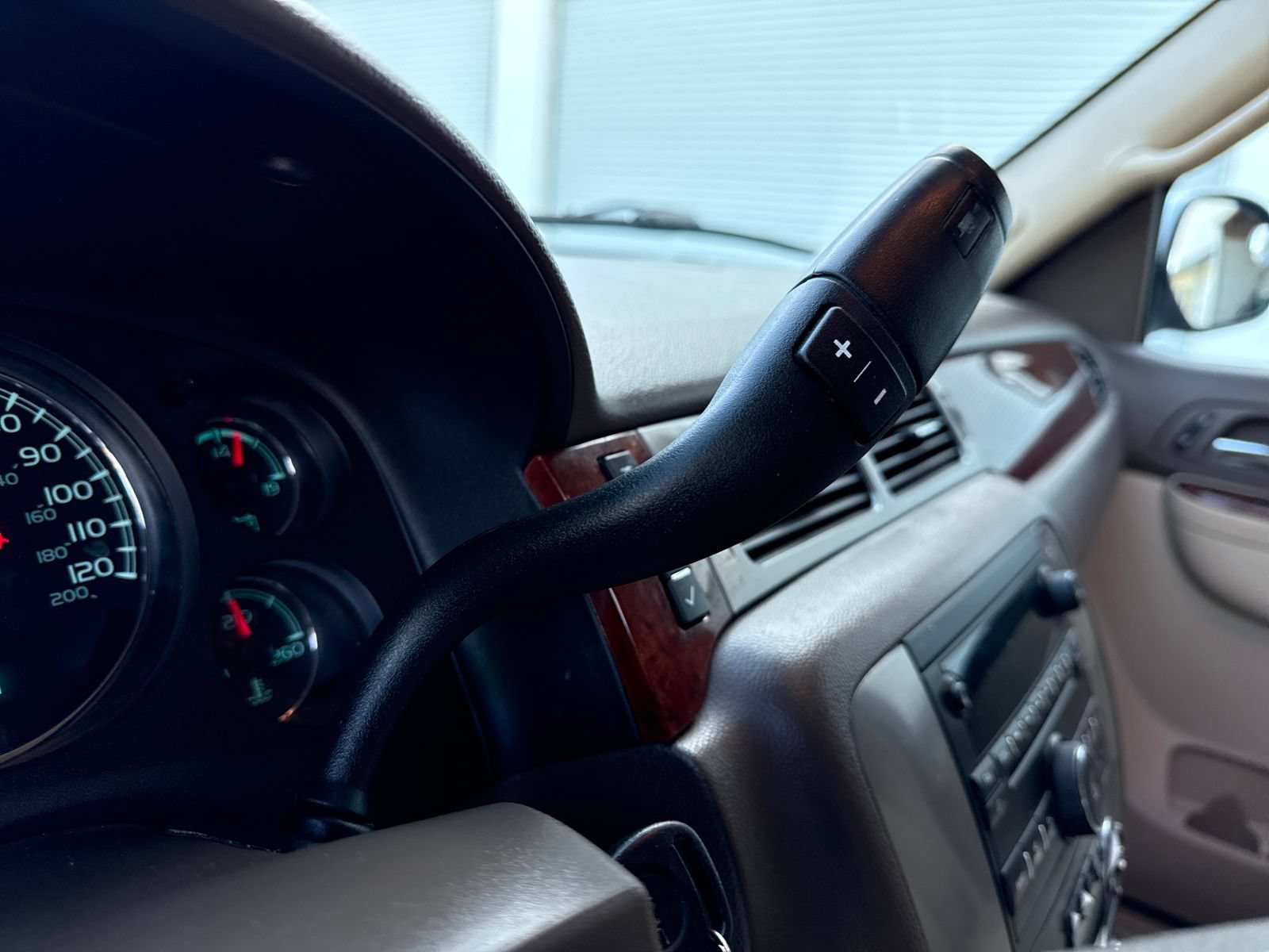Used 2014 GMC Yukon XL SLT RWD image 24