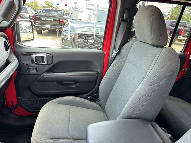 Used 2025 Jeep Wrangler Unlimited Sahara AWD/4WD image 23