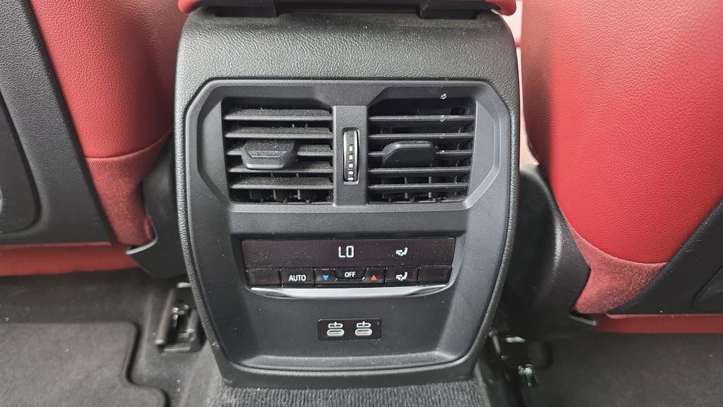 Used 2022 BMW 330e xDrive w/ M Sport Package image 26