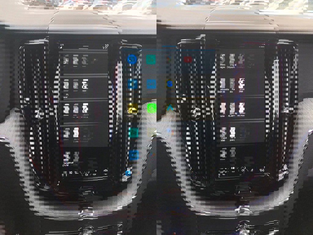 Used 2025 Volvo XC60 T8 Plus w/ Protection Package Premier image 24