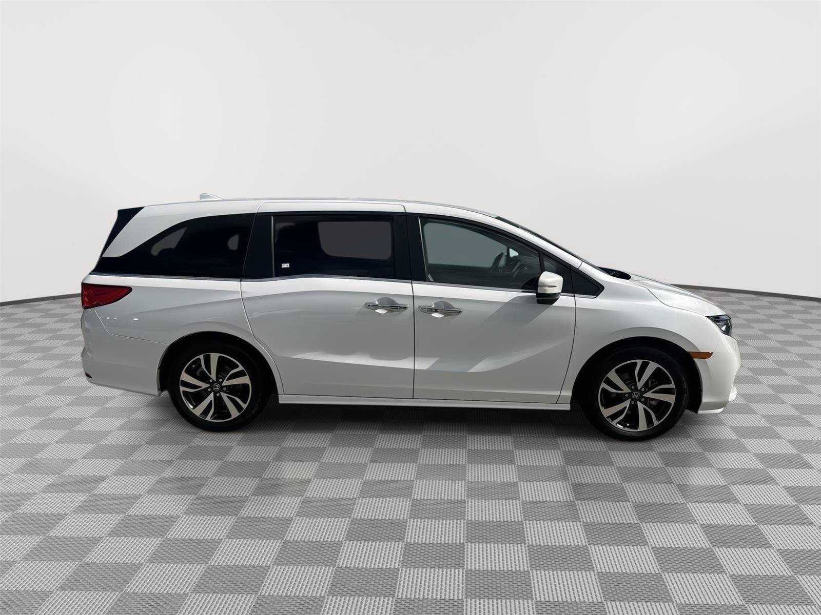 Used 2024 Honda Odyssey Touring image 4