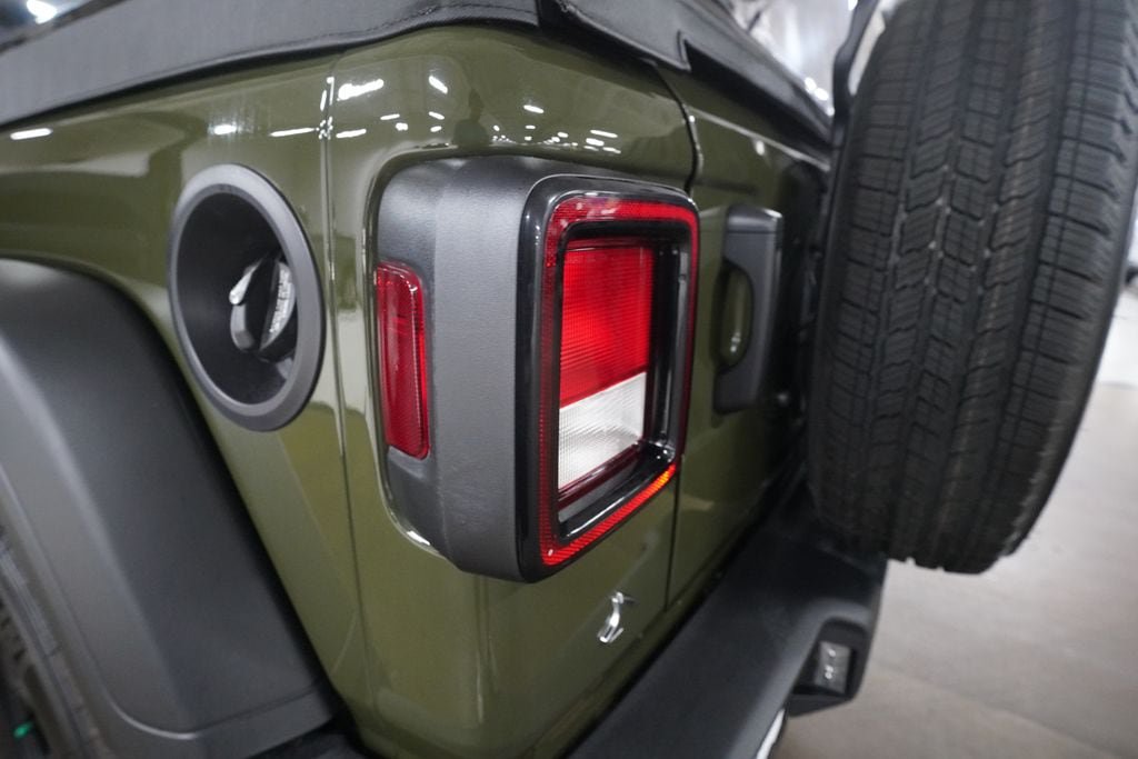 Used 2021 Jeep Wrangler Sport AWD/4WD image 30