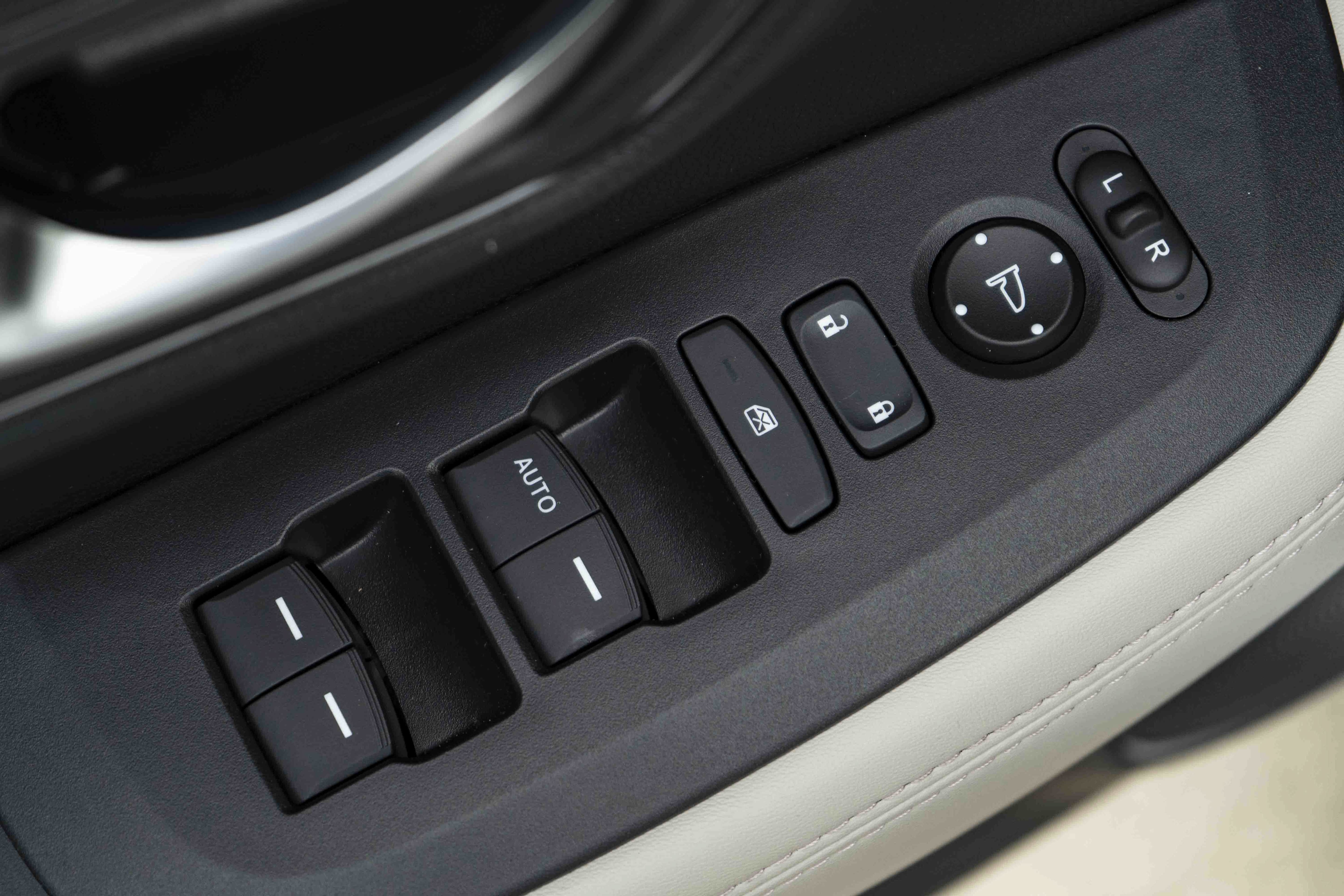 Certified 2026 Honda HR-V LX image 36
