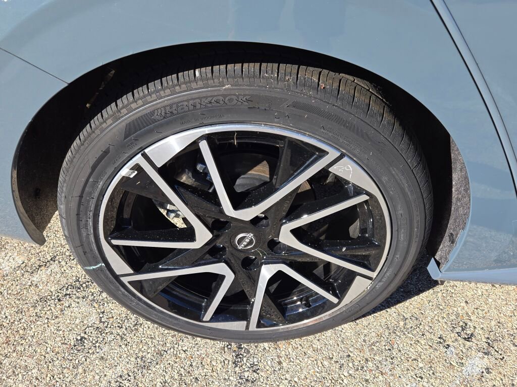 Used 2025 Nissan Sentra SR w/ SR Premium Package image 10