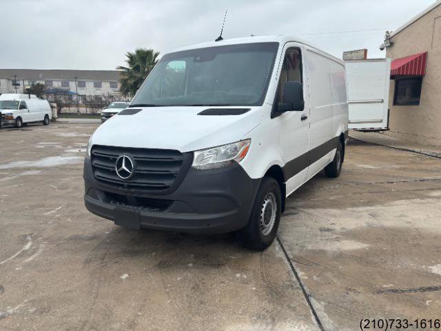 Used 2022 Mercedes-Benz Sprinter 1500 image 3
