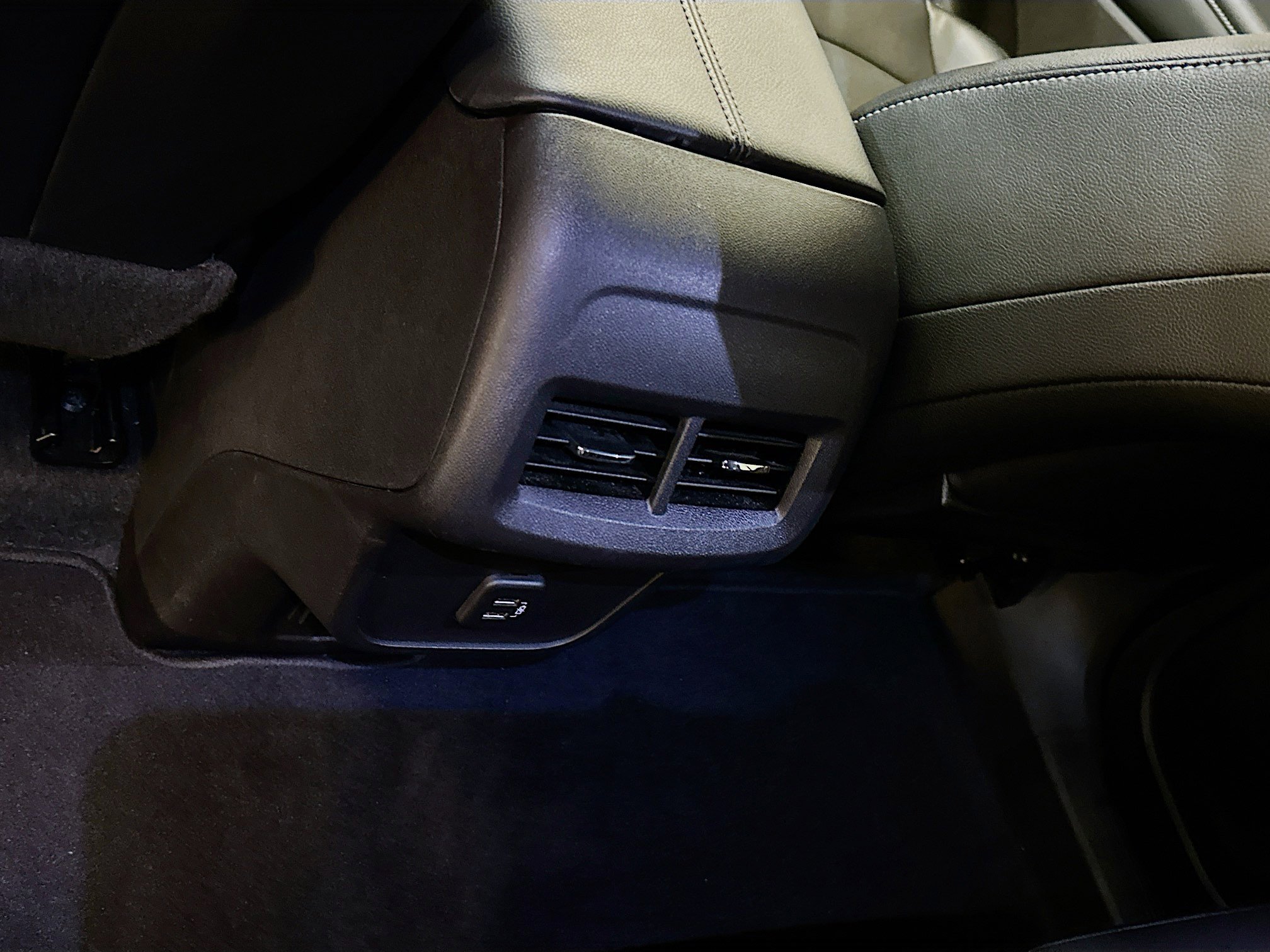 Used 2024 GMC Terrain SLT image 28