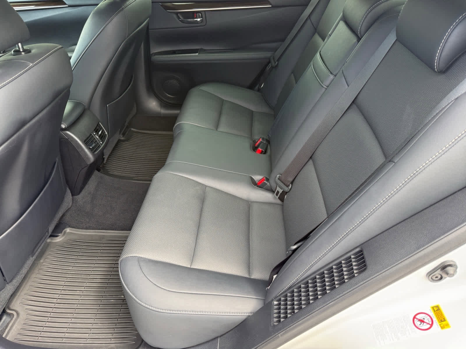 Used 2016 Lexus ES 300h w/ Navigation System Package image 11