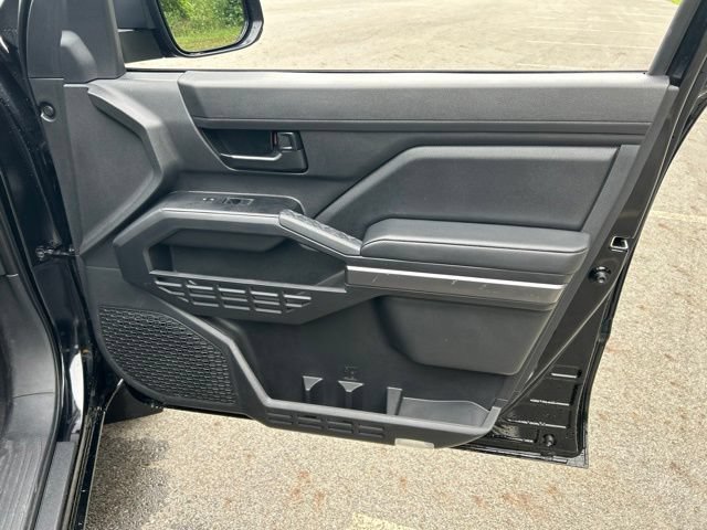 Certified 2025 Toyota Tacoma SR5 AWD/4WD image 33