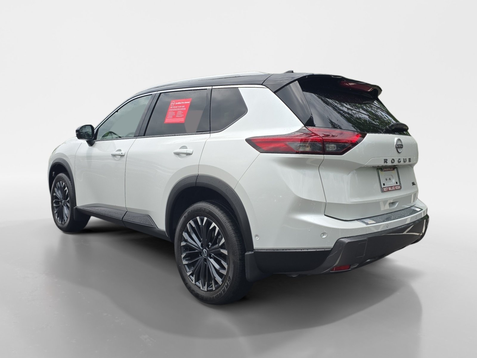 Certified 2025 Nissan Rogue SL w/ Tech Package FWD image 3
